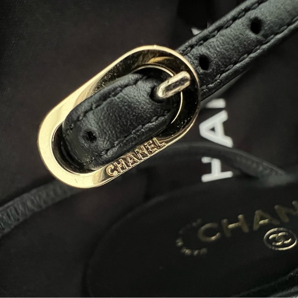 CHANEL 23C BLACK LEATHER CAMELLIA SANDALS SIZE IT 37.5 / US 7.5 NIB! - Picture 16 of 17